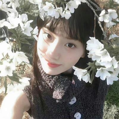 照片里的伴娘